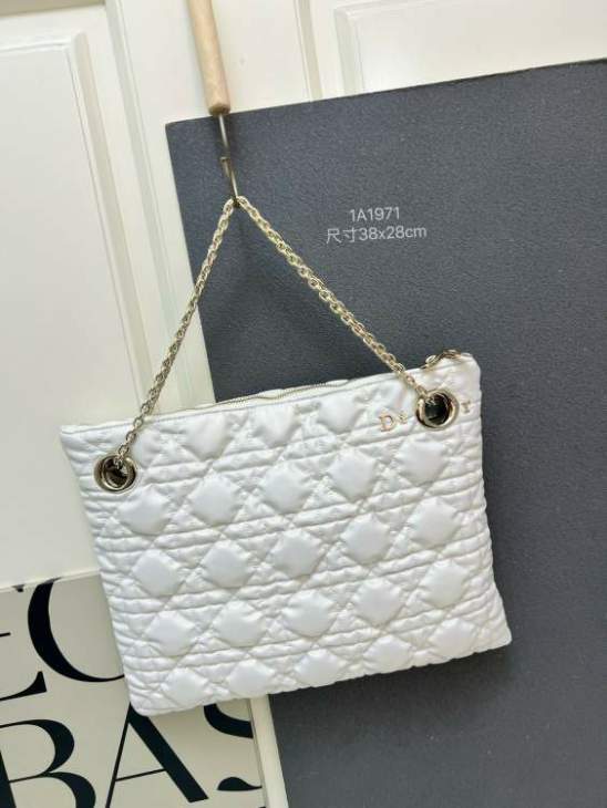 Picture of Dior Handbags _SKUfw239311686fw